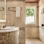 Large Private Pool Viilla, Close To Amenites, Free Air Conditioning And Wifi *