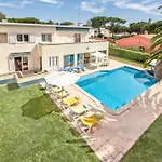 빌라 Large Private Pool Viilla, Close To Amenites, Free Air Conditioning And Wifi 쿼테이라