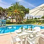 Large Private Pool Viilla, Close To Amenites, Free Air Conditioning And Wifi 빌라 *