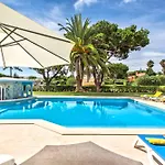 Large Private Pool Viilla, Close To Amenites, Free Air Conditioning And Wifi 쿼테이라