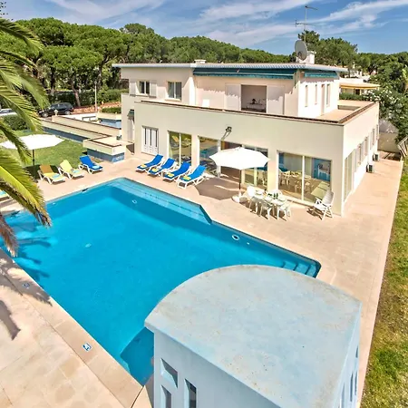 Large Private Pool Viilla, Close To Amenites, Free Air Conditioning And Wifi