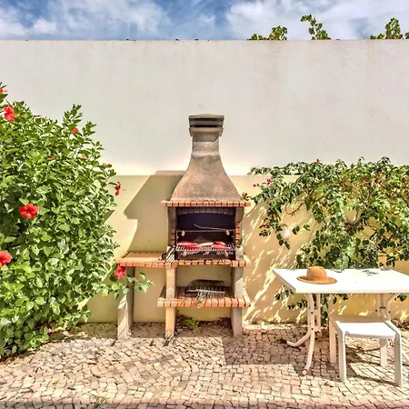 Large Private Pool Viilla, Close To Amenites, Free Air Conditioning And Wifi Villa