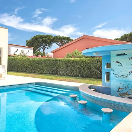 Villa Large Private Pool Viilla, Close To Amenites, Free Air Conditioning And Wifi