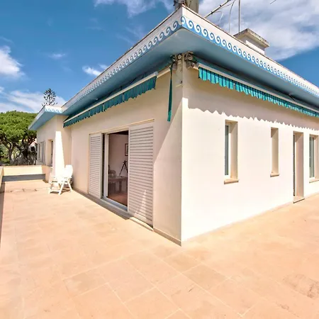 Villa Large Private Pool Viilla, Close To Amenites, Free Air Conditioning And Wifi
