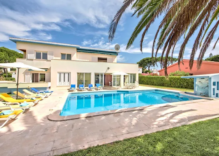 Large Private Pool Viilla, Close To Amenites, Free Air Conditioning And Wifi *