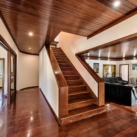 A Charming, Cosy Atmosphere Greets At Impressive Villa, Located In... Quarteira