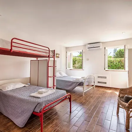 A Charming, Cosy Atmosphere Greets At Impressive Villa, Located In... Villa *