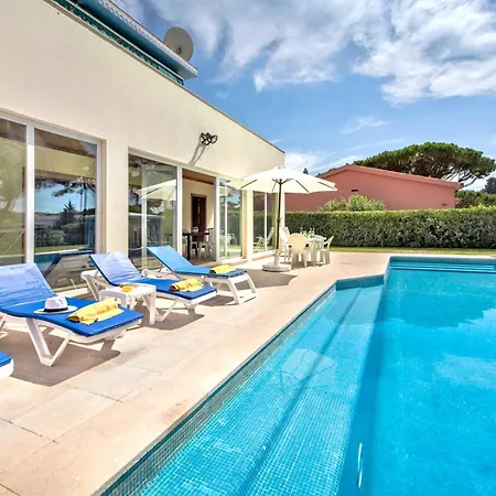A Charming, Cosy Atmosphere Greets At Impressive Villa, Located In... Villa Quarteira