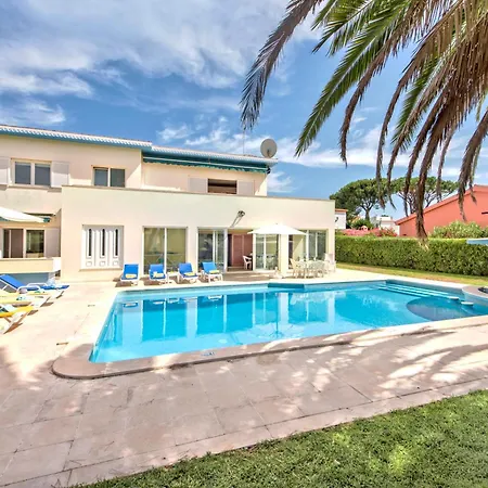 A Charming, Cosy Atmosphere Greets At Impressive Villa, Located In... *