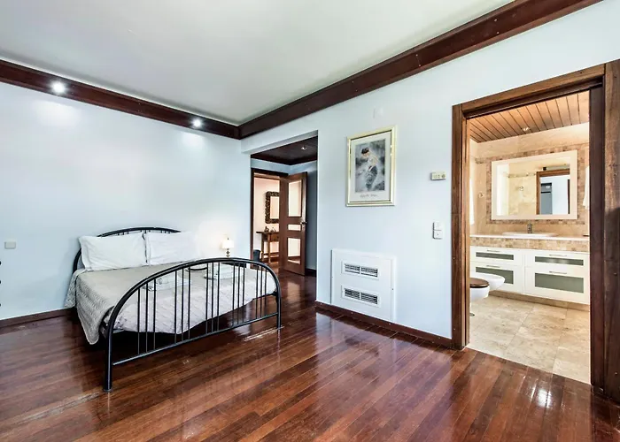 Large Private Pool Viilla, Close To Amenites, Free Air Conditioning And Wifi * Quarteira