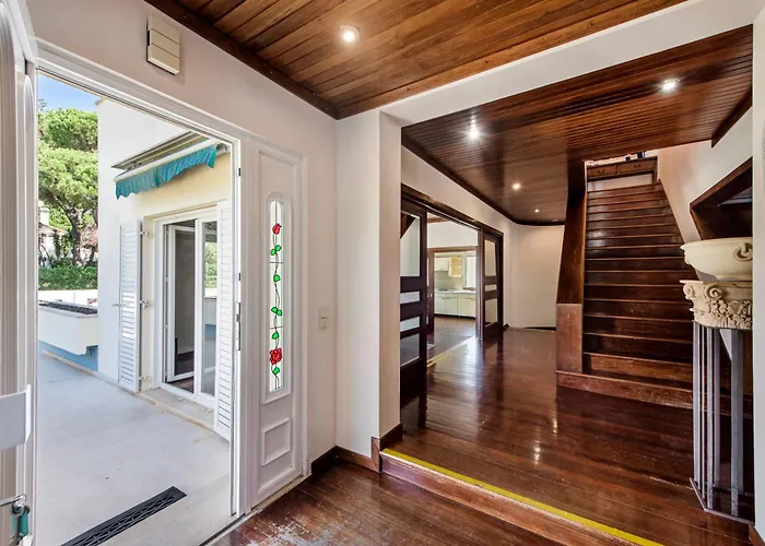 Large Private Pool Viilla, Close To Amenites, Free Air Conditioning And Wifi