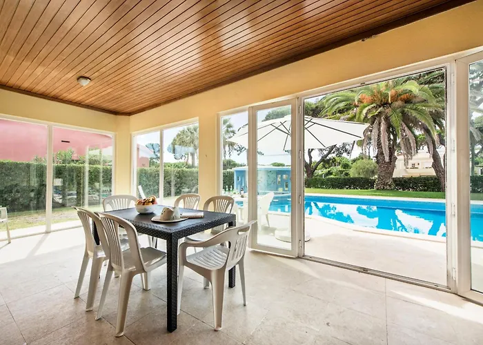 Large Private Pool Viilla, Close To Amenites, Free Air Conditioning And Wifi Quarteira