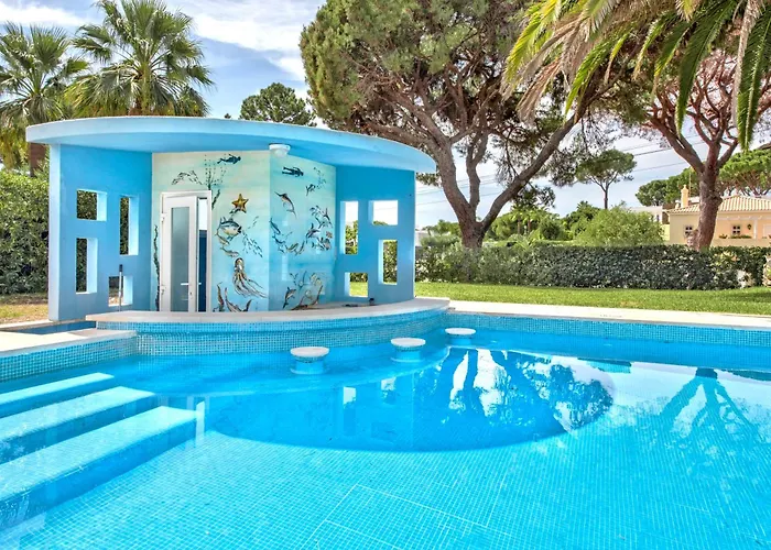 Large Private Pool Viilla, Close To Amenites, Free Air Conditioning And Wifi Villa
