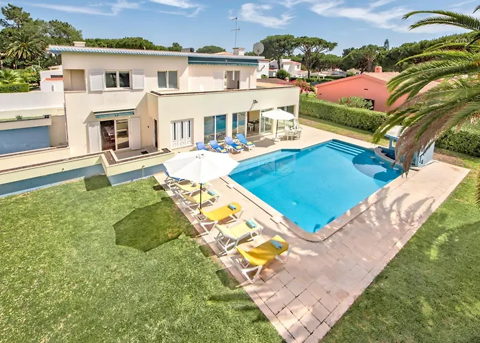 Villa Large Private Pool Viilla, Close To Amenites, Free Air Conditioning And Wifi Quarteira