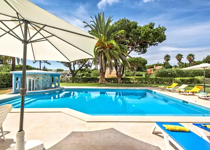 Large Private Pool Viilla, Close To Amenites, Free Air Conditioning And Wifi Quarteira