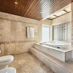 Villa Large Private Pool Viilla, Close To Amenites, Free Air Conditioning And Wifi