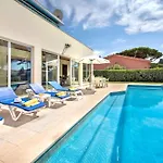 Large Private Pool Viilla, Close To Amenites, Free Air Conditioning And Wifi Villa Quarteira