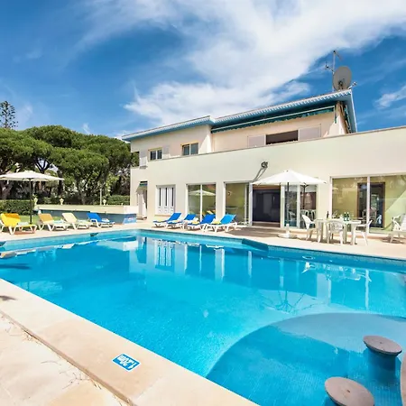 Large Private Pool Viilla, Close To Amenites, Free Air Conditioning And Wifi * Quarteira